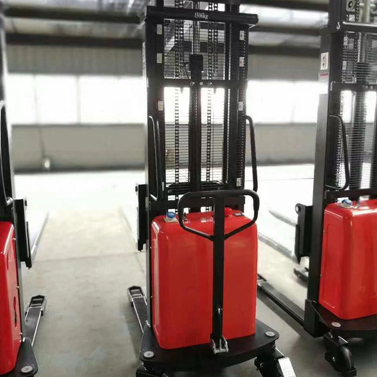 Półelektryczny podnośnik